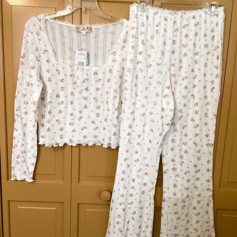 Pajama Set   Pink Republic  Size Large